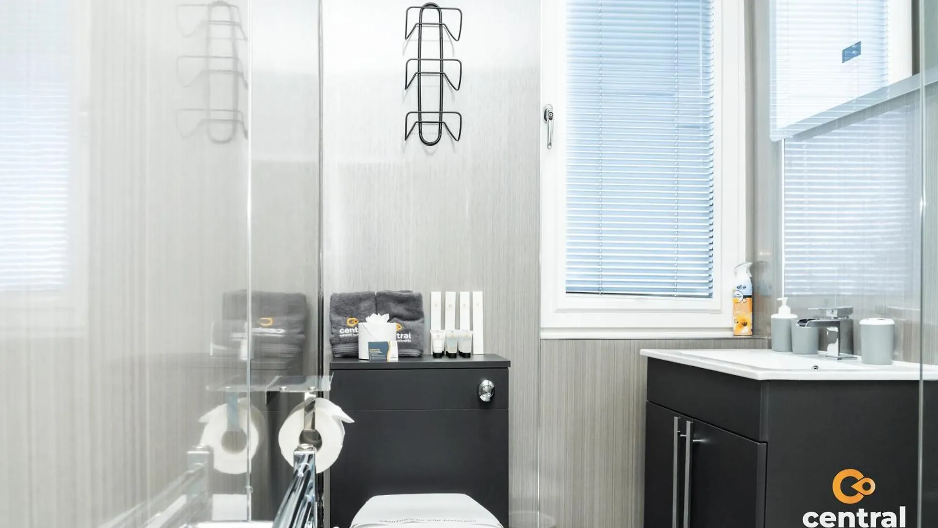 Central Serviced Apartments: Modern 2-Bedroom Family Stay Dundee