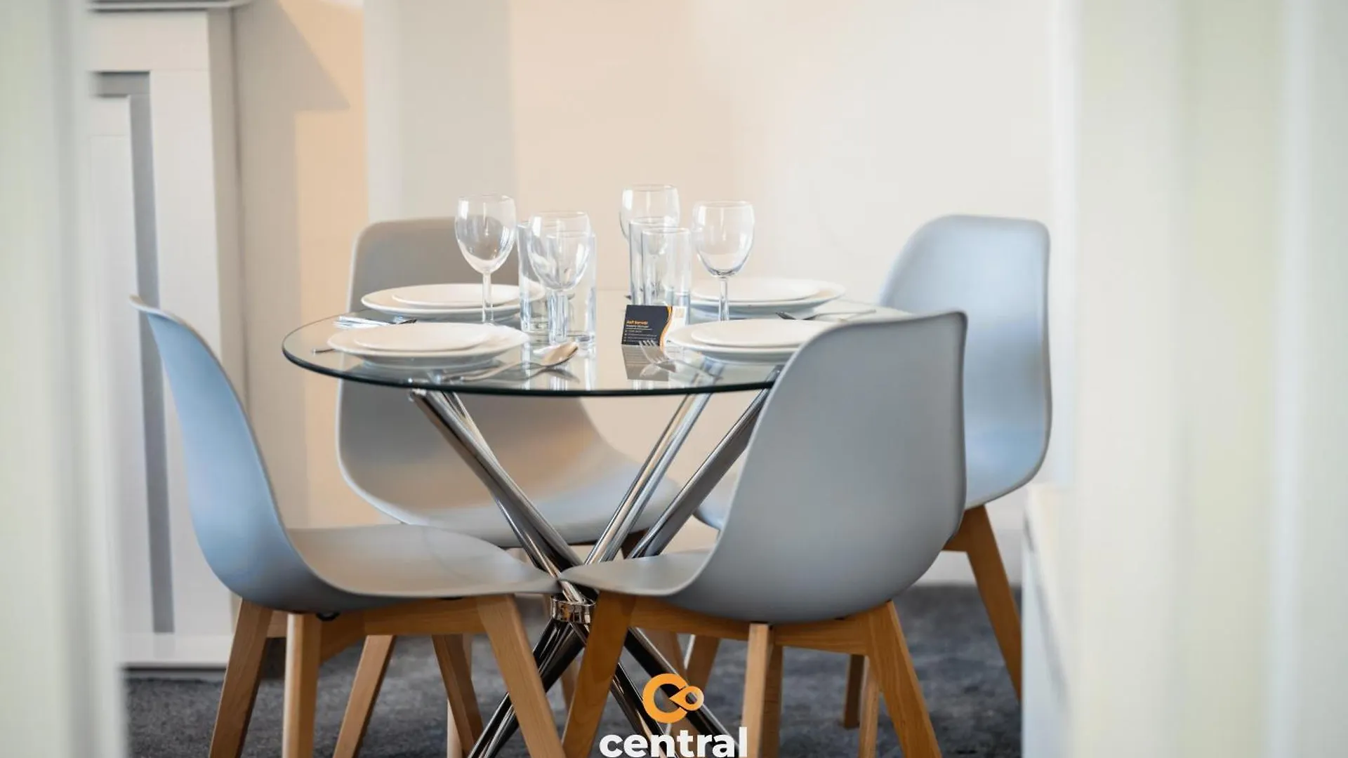 Central Serviced Apartments: Modern 2-Bedroom Family Stay Dundee
