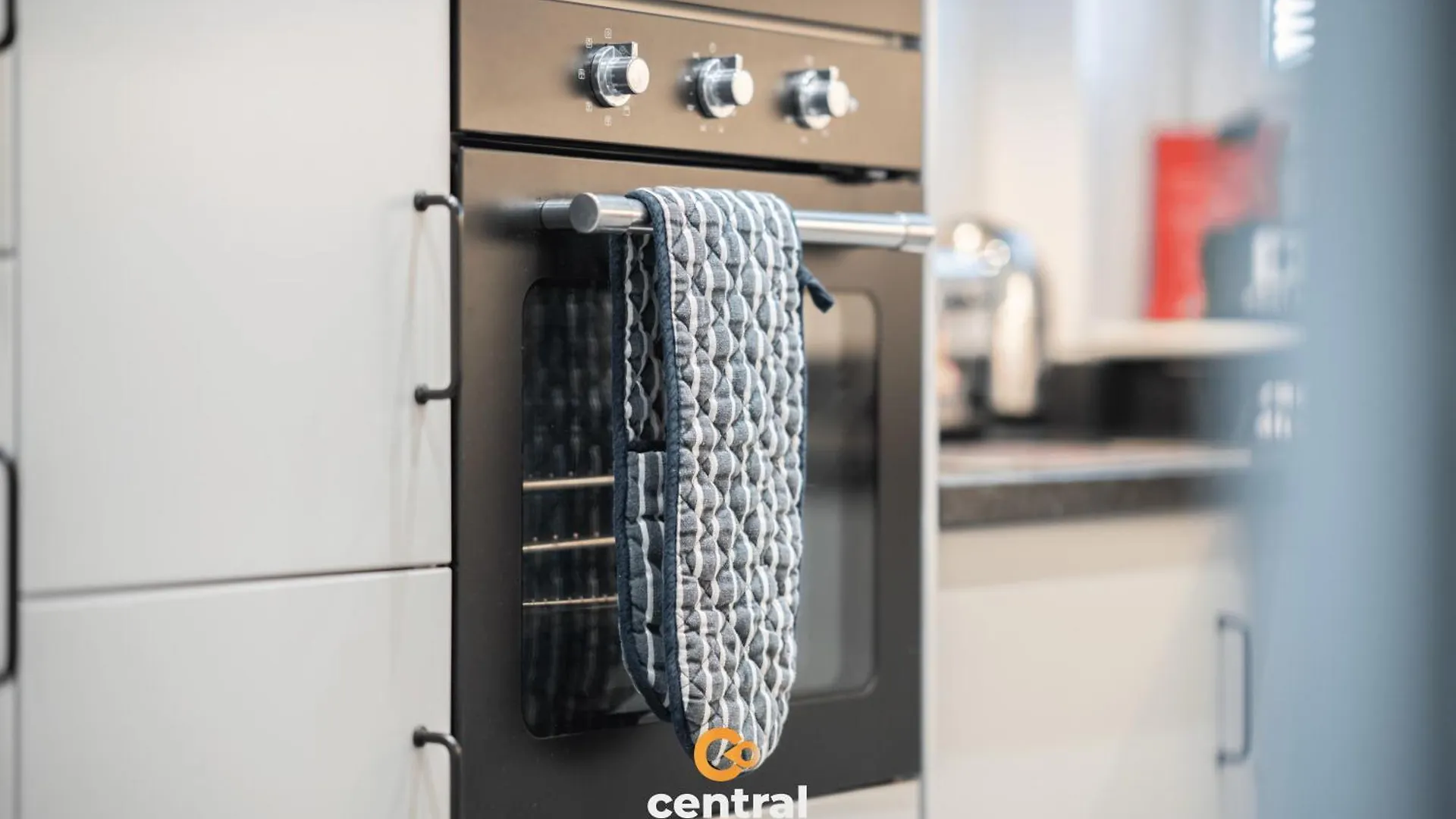 Central Serviced Apartments: Modern 2-Bedroom Family Stay Dundee Apartment