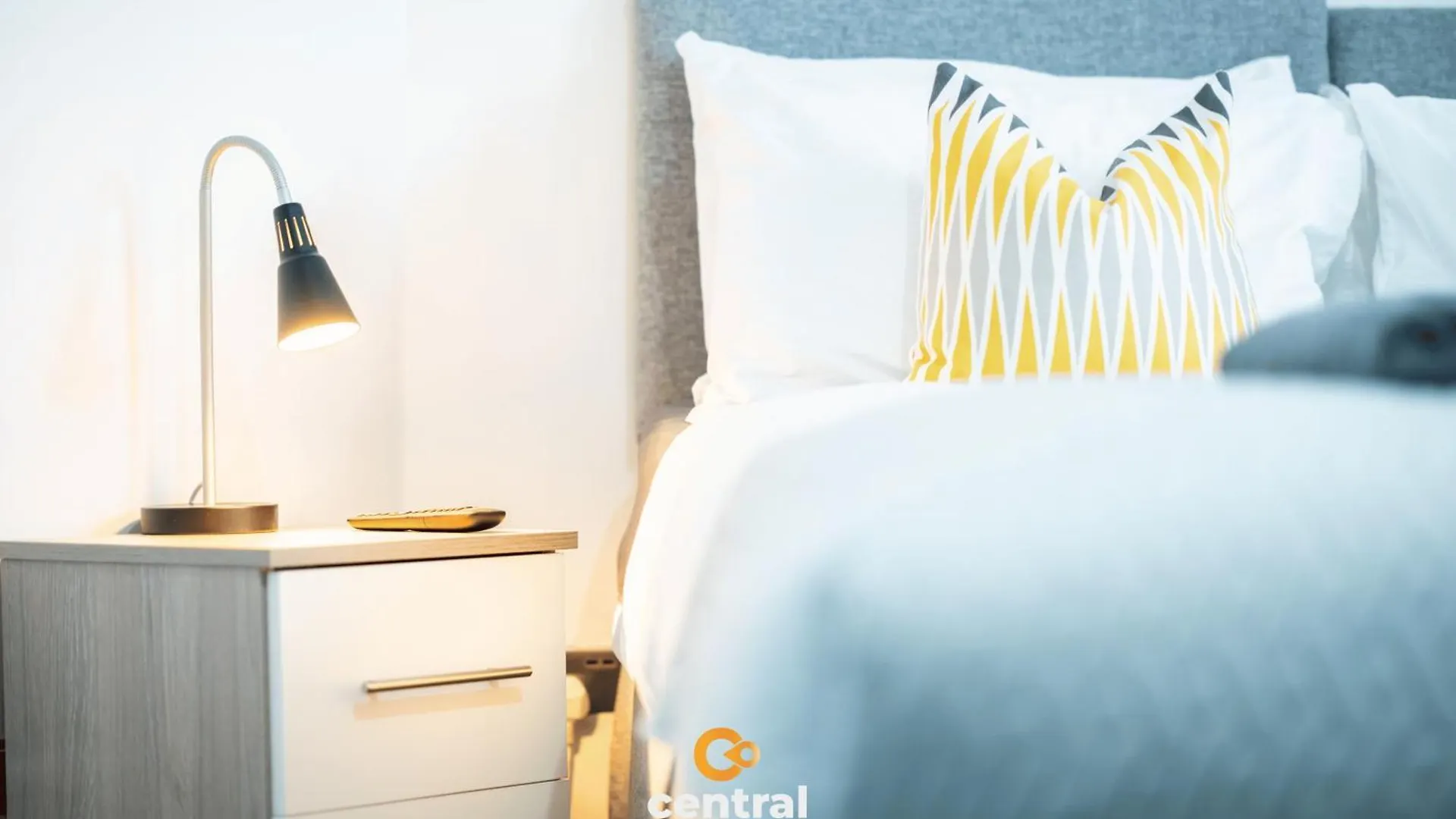 Central Serviced Apartments: Modern 2-Bedroom Family Stay Dundee Apartment